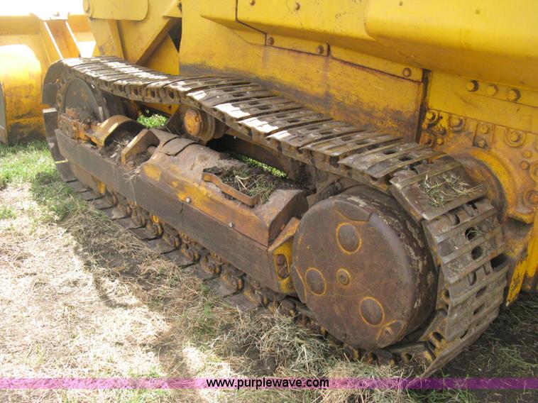 image for item D8388 1978 John Deere 755A track loader