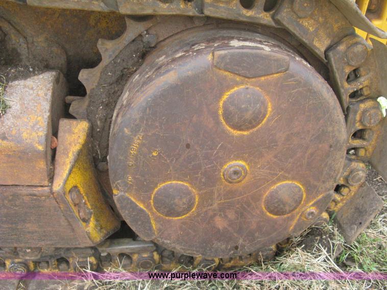 image for item D8388 1978 John Deere 755A track loader