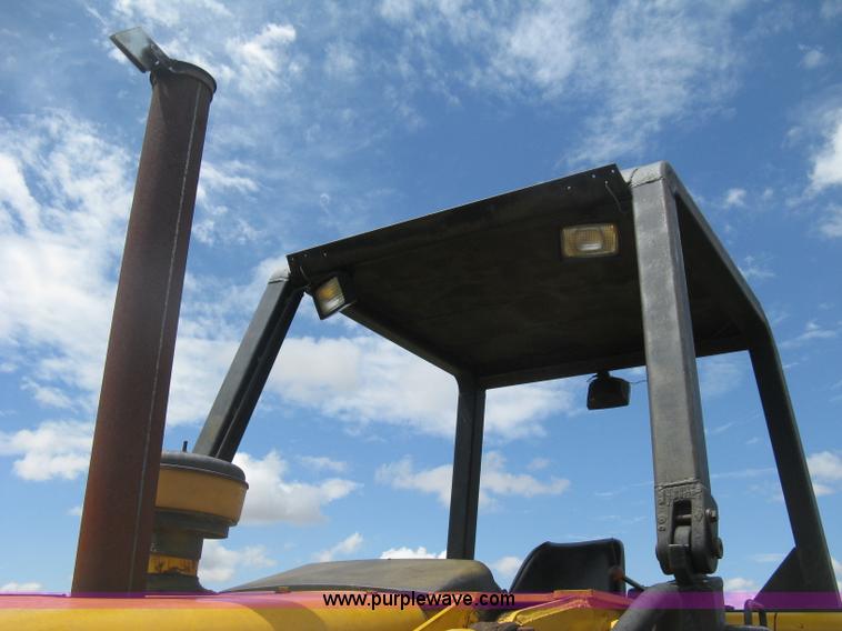 image for item D8388 1978 John Deere 755A track loader