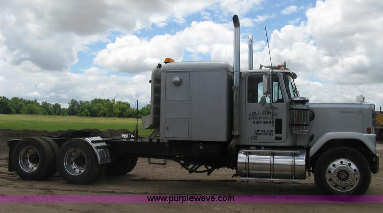 image for item D8389 1985 GMC General semi truck