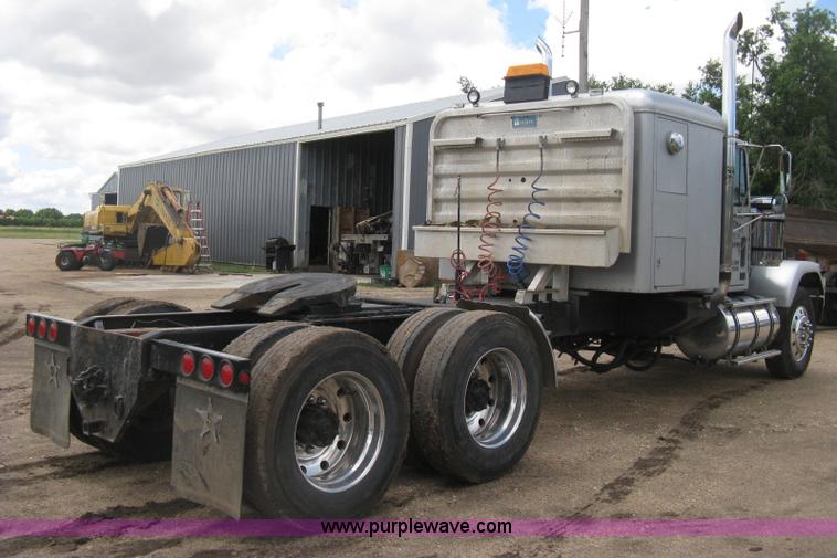 image for item D8389 1985 GMC General semi truck