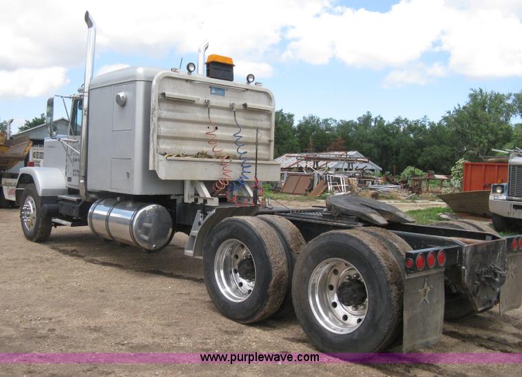 image for item D8389 1985 GMC General semi truck