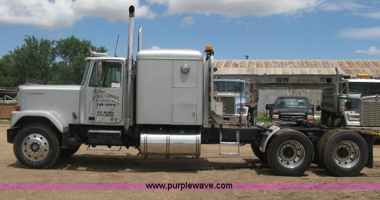 image for item D8389 1985 GMC General semi truck