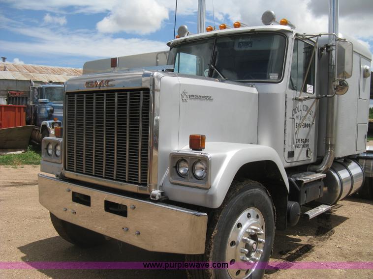 image for item D8389 1985 GMC General semi truck