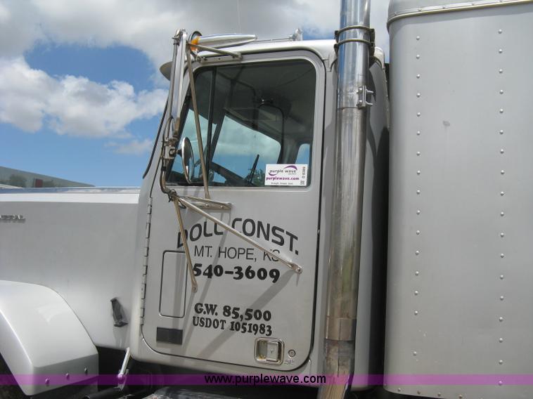 image for item D8389 1985 GMC General semi truck