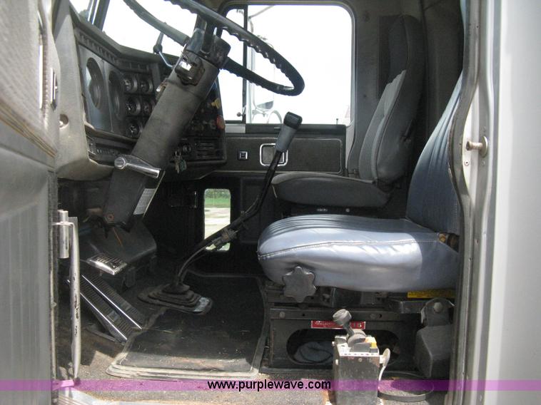 image for item D8389 1985 GMC General semi truck