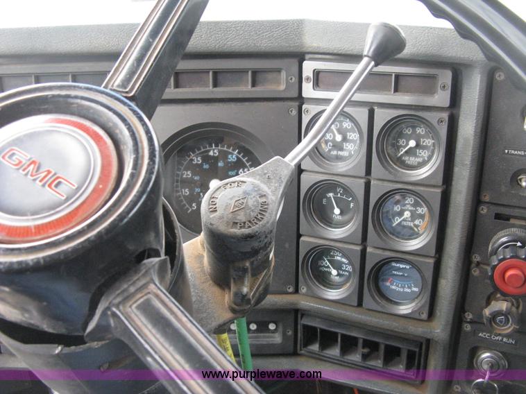 image for item D8389 1985 GMC General semi truck