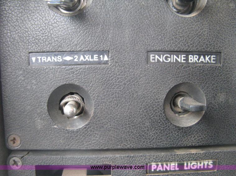 image for item D8389 1985 GMC General semi truck