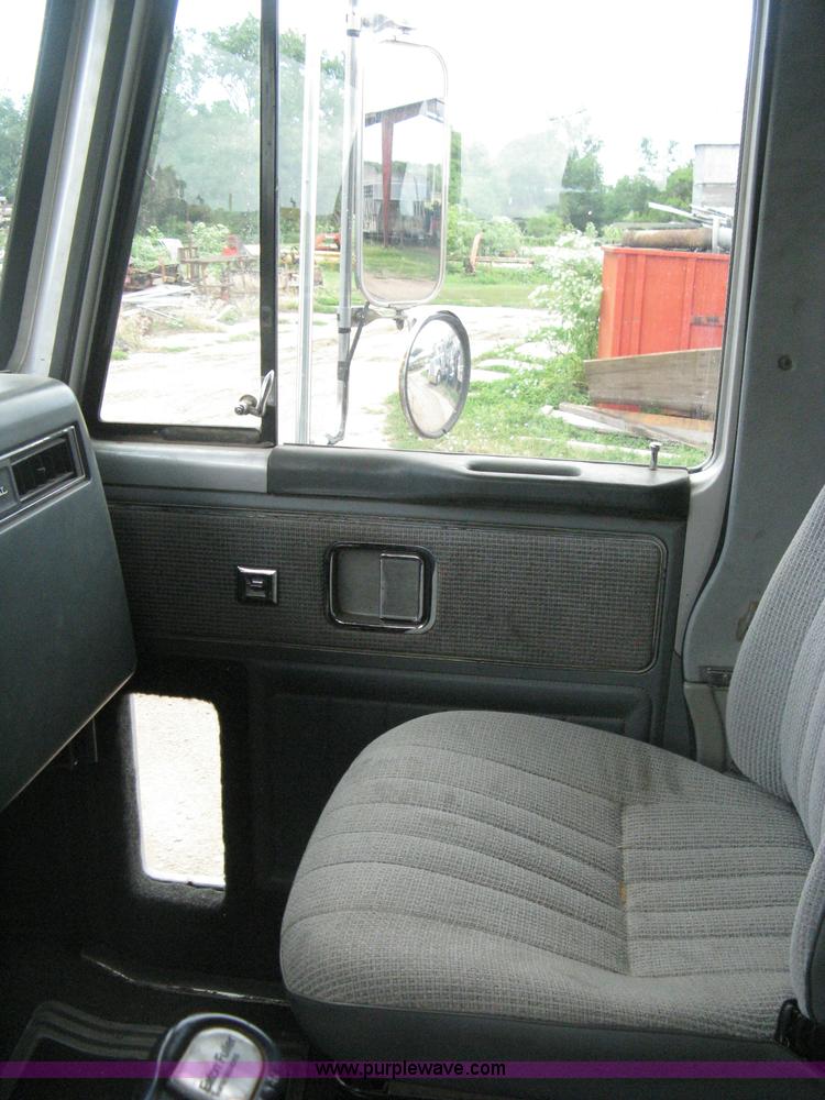 image for item D8389 1985 GMC General semi truck