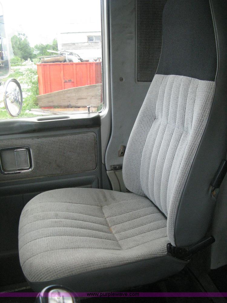 image for item D8389 1985 GMC General semi truck