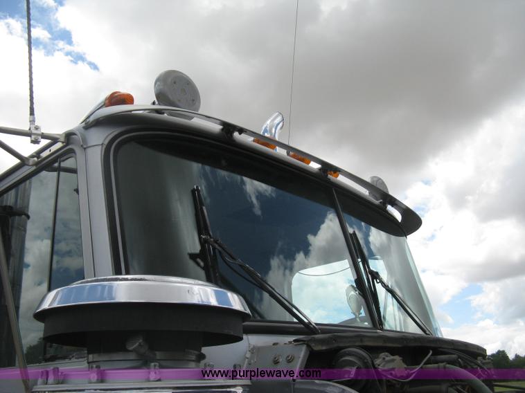 image for item D8389 1985 GMC General semi truck