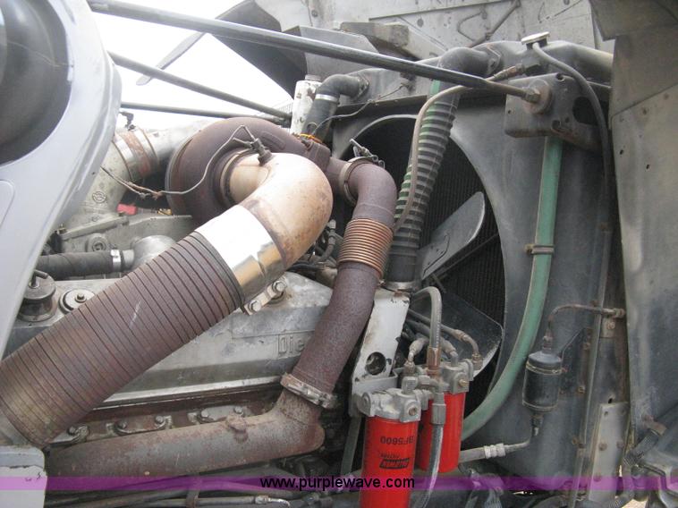 image for item D8389 1985 GMC General semi truck