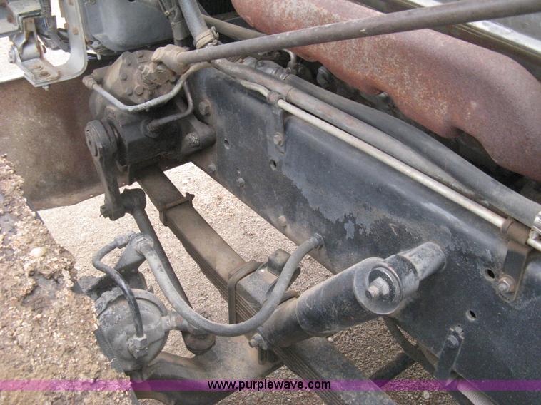 image for item D8389 1985 GMC General semi truck