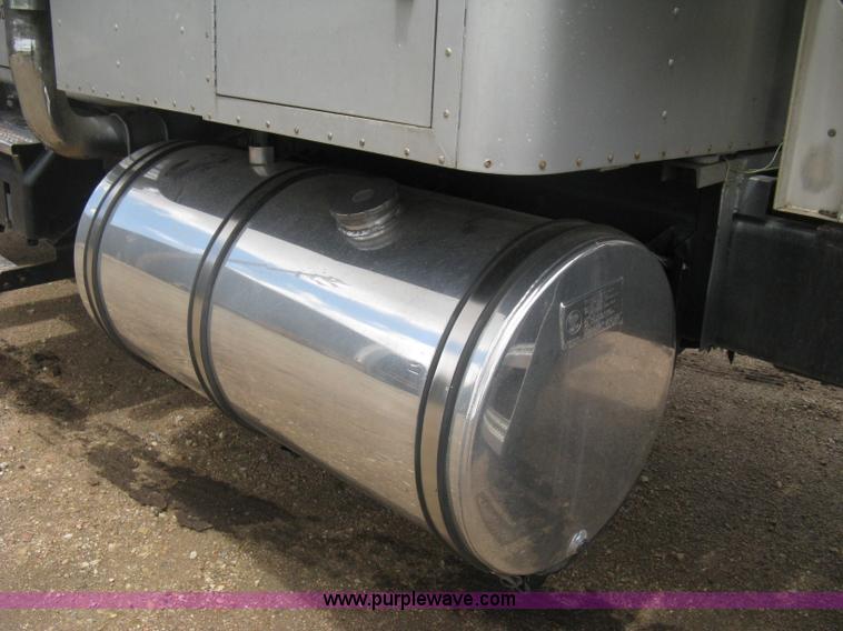 image for item D8389 1985 GMC General semi truck