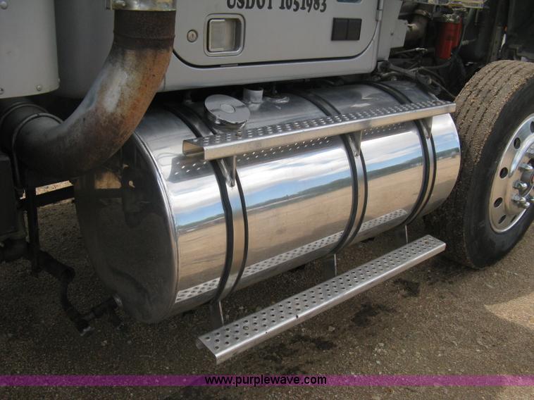 image for item D8389 1985 GMC General semi truck