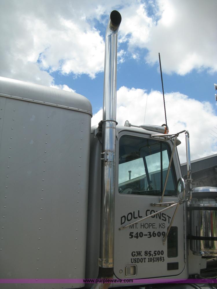 image for item D8389 1985 GMC General semi truck