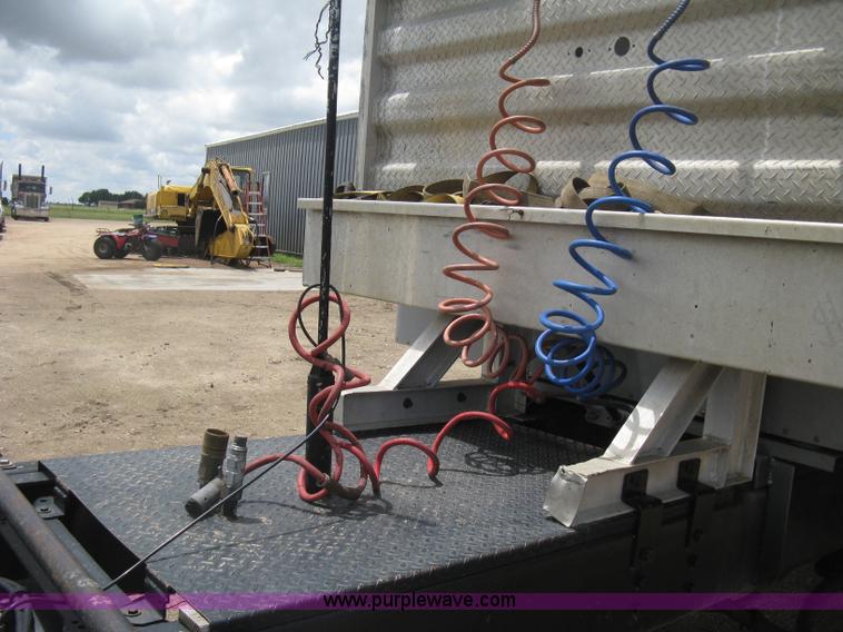 image for item D8389 1985 GMC General semi truck