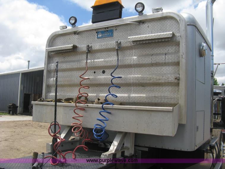 image for item D8389 1985 GMC General semi truck