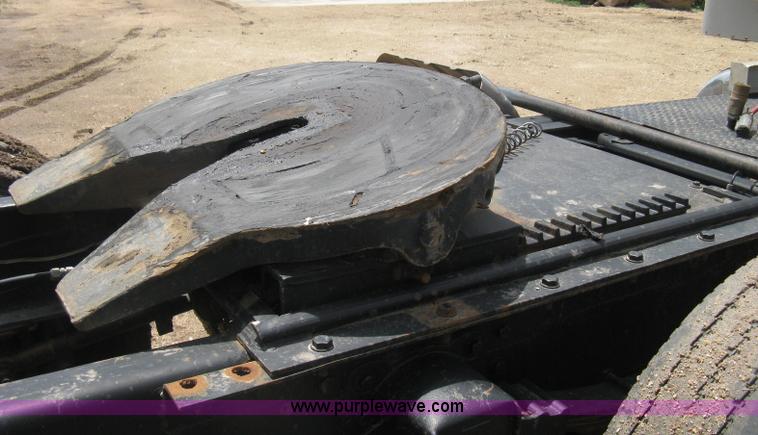 image for item D8389 1985 GMC General semi truck