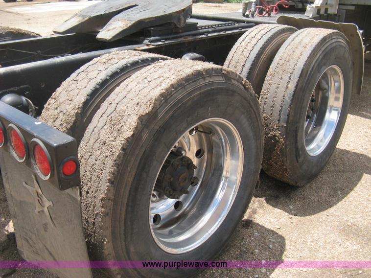 image for item D8389 1985 GMC General semi truck