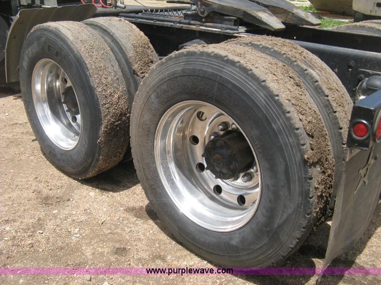 image for item D8389 1985 GMC General semi truck