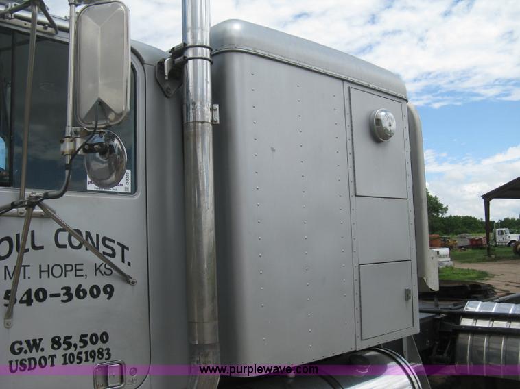 image for item D8389 1985 GMC General semi truck