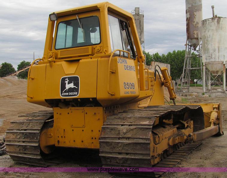 image for item E3998 1990 John Deere 850B Long Track dozer