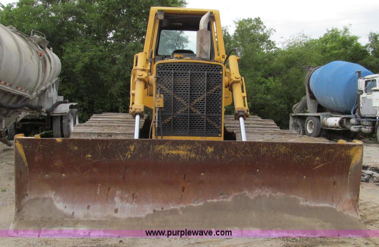 image for item E3998 1990 John Deere 850B Long Track dozer
