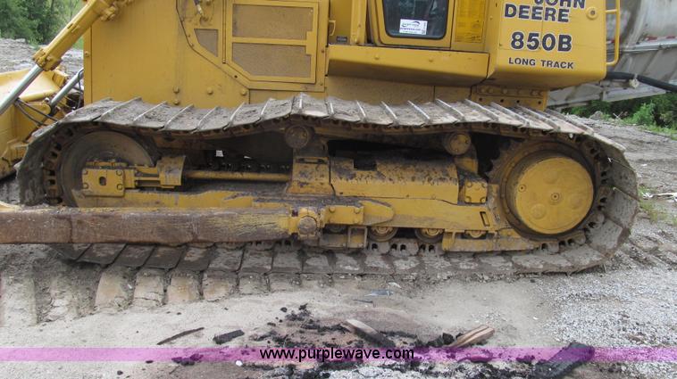 image for item E3998 1990 John Deere 850B Long Track dozer