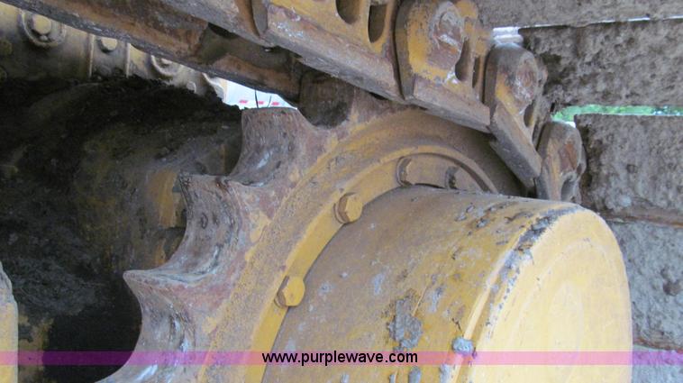 image for item E3998 1990 John Deere 850B Long Track dozer