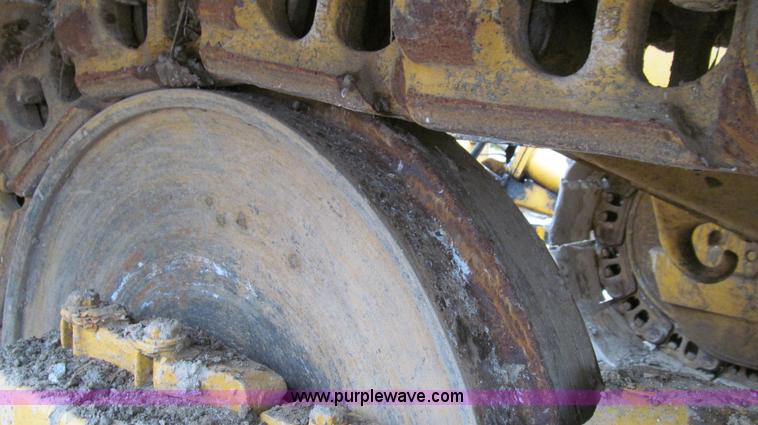 image for item E3998 1990 John Deere 850B Long Track dozer