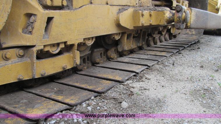 image for item E3998 1990 John Deere 850B Long Track dozer