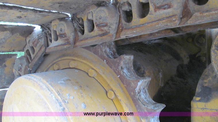 image for item E3998 1990 John Deere 850B Long Track dozer