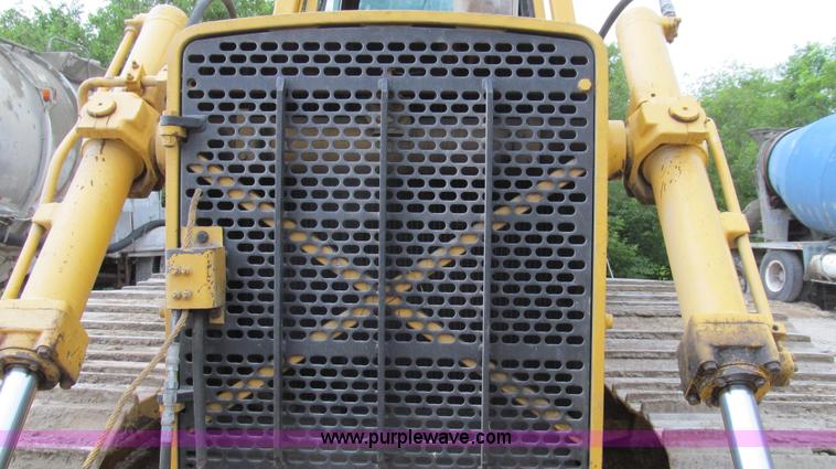 image for item E3998 1990 John Deere 850B Long Track dozer