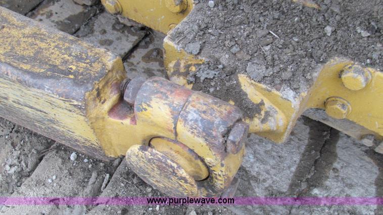 image for item E3998 1990 John Deere 850B Long Track dozer