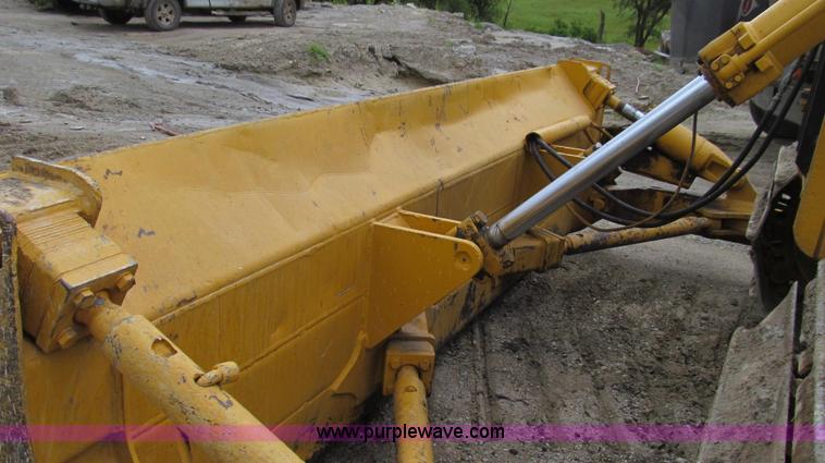 image for item E3998 1990 John Deere 850B Long Track dozer