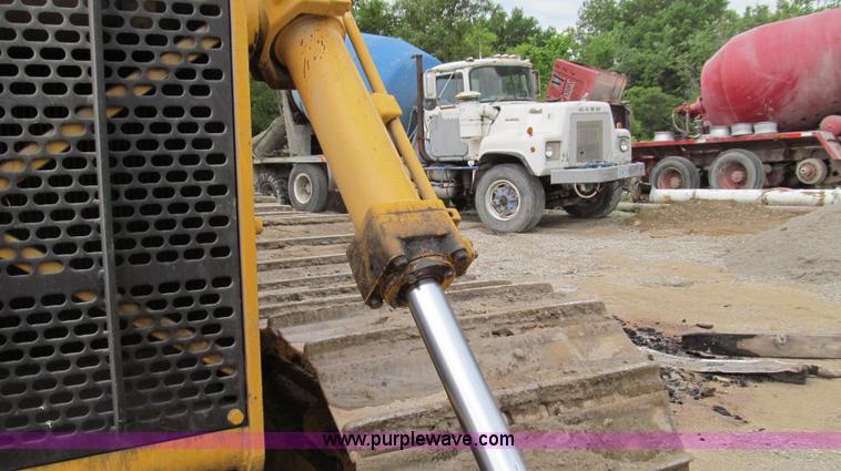 image for item E3998 1990 John Deere 850B Long Track dozer