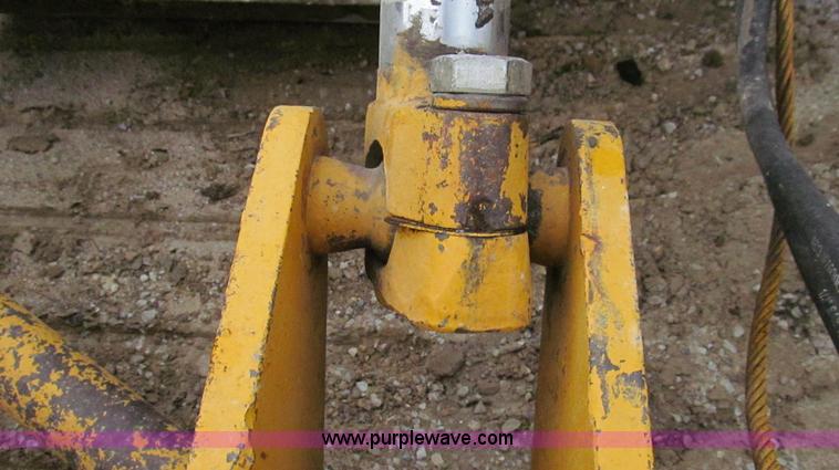 image for item E3998 1990 John Deere 850B Long Track dozer