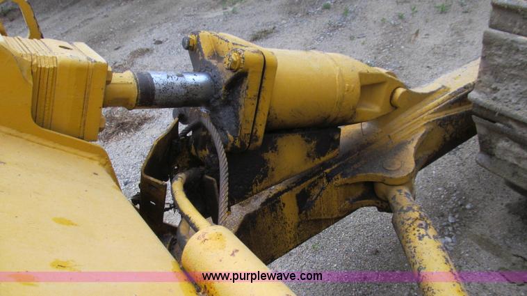 image for item E3998 1990 John Deere 850B Long Track dozer