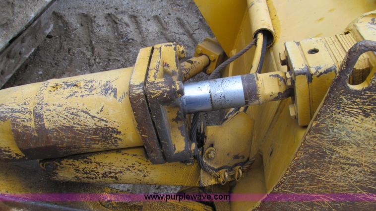 image for item E3998 1990 John Deere 850B Long Track dozer