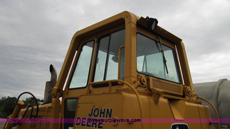 image for item E3998 1990 John Deere 850B Long Track dozer