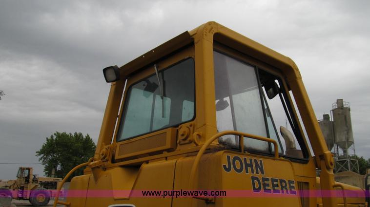 image for item E3998 1990 John Deere 850B Long Track dozer