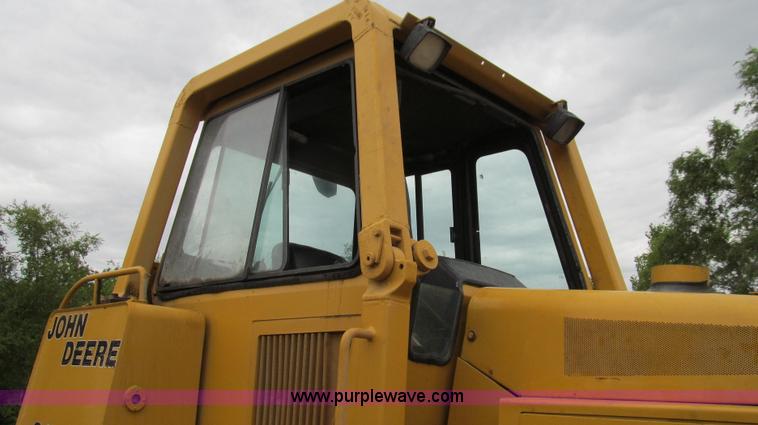image for item E3998 1990 John Deere 850B Long Track dozer