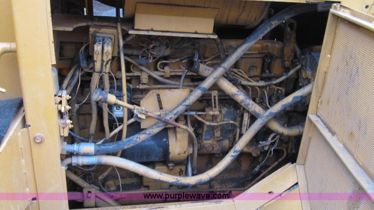 image for item E3998 1990 John Deere 850B Long Track dozer