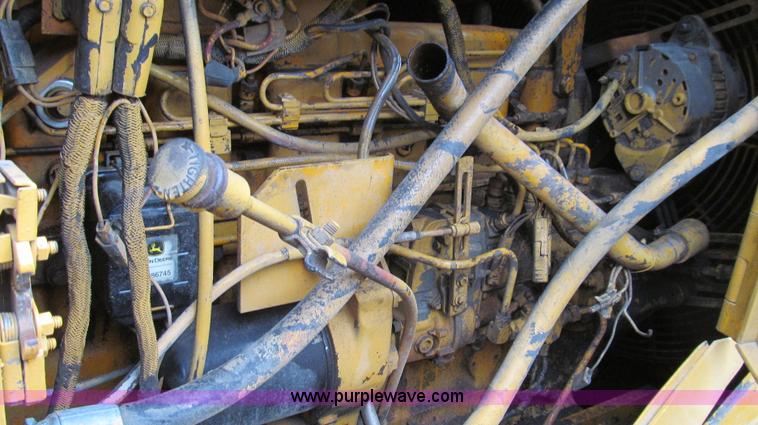 image for item E3998 1990 John Deere 850B Long Track dozer