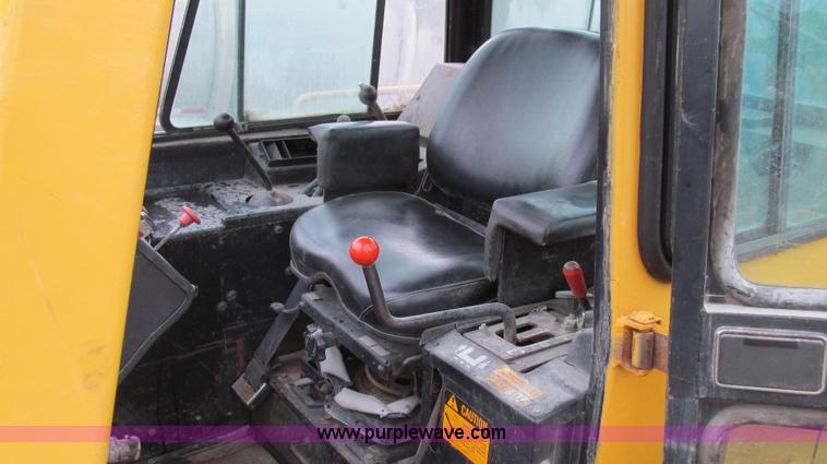 image for item E3998 1990 John Deere 850B Long Track dozer