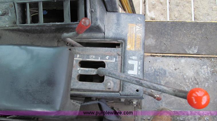 image for item E3998 1990 John Deere 850B Long Track dozer