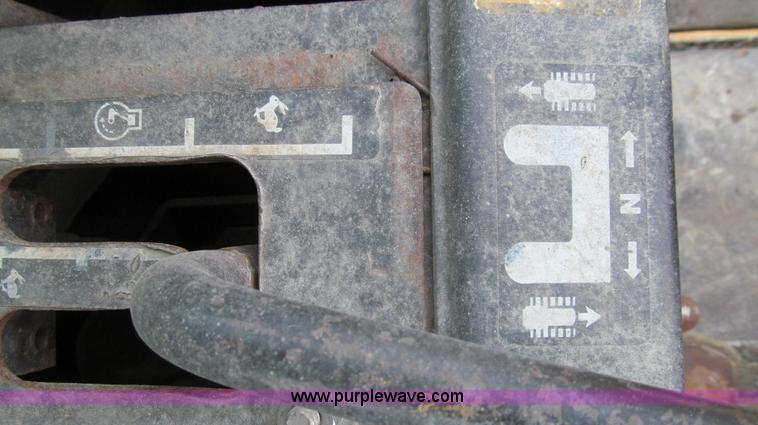 image for item E3998 1990 John Deere 850B Long Track dozer