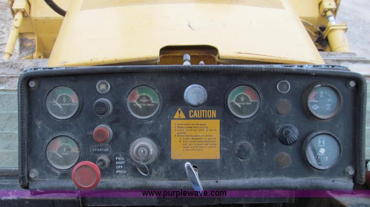 image for item E3998 1990 John Deere 850B Long Track dozer