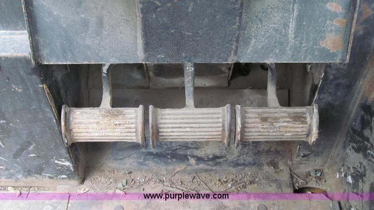 image for item E3998 1990 John Deere 850B Long Track dozer